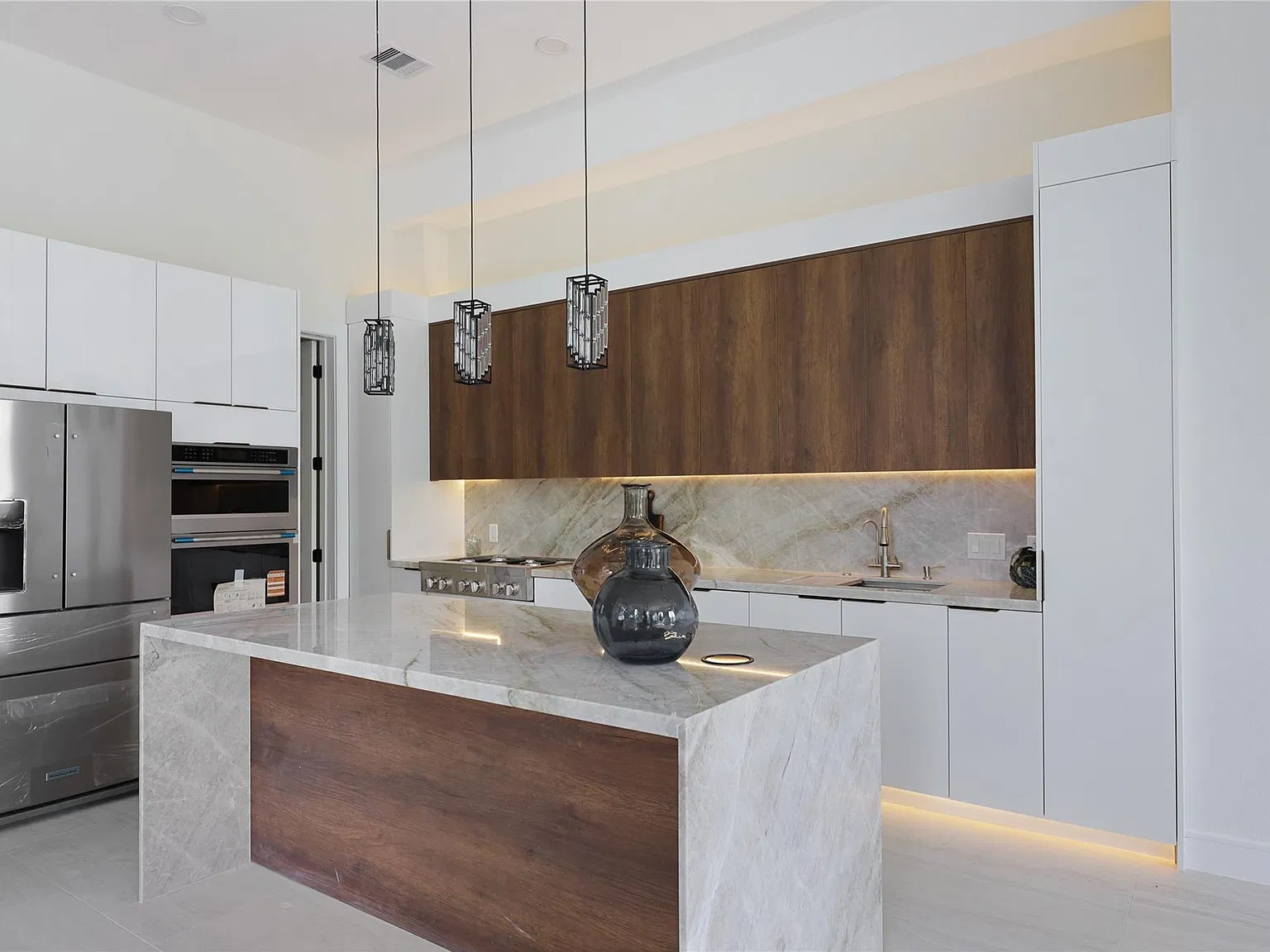 3 bed, 3.5 bath, 2911 sqft, $6,400 — Photo 3