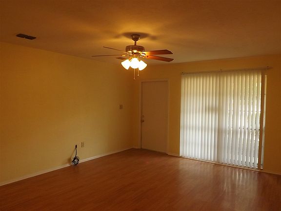 4th image of 3225 SE 21st Ave