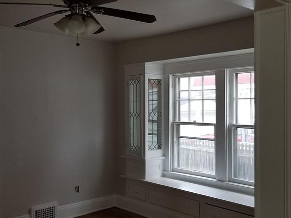3rd image of 2046 Wyandotte Ave