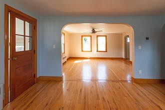 kitchen into livingroom 