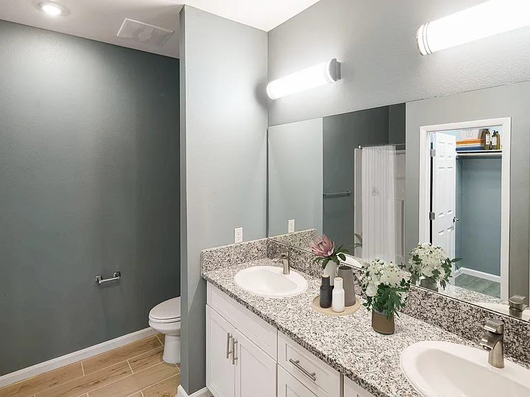 Tiffany Place Apartments — Photo 18