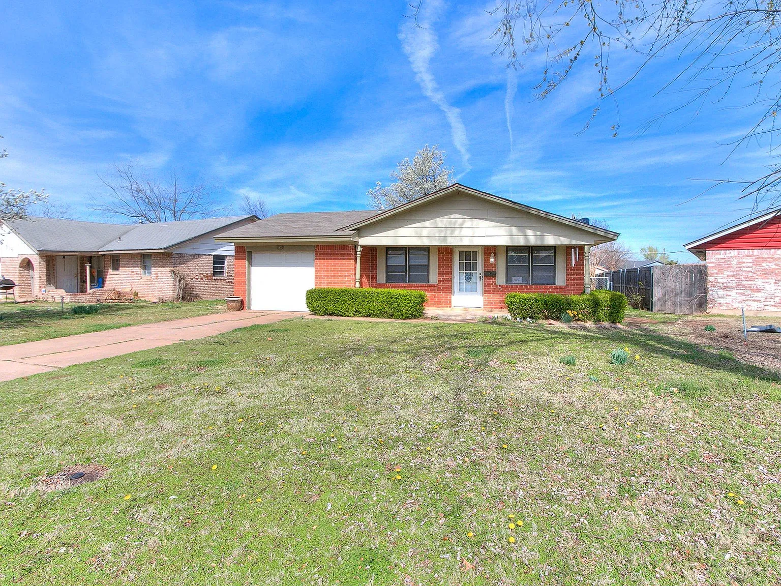 3 bed, 1.5 bath, 895 sqft, $1,050 — Photo 4