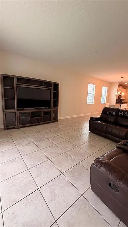 3 bed, 2.0 bath, 2068 sqft, $2,900 — Photo 4