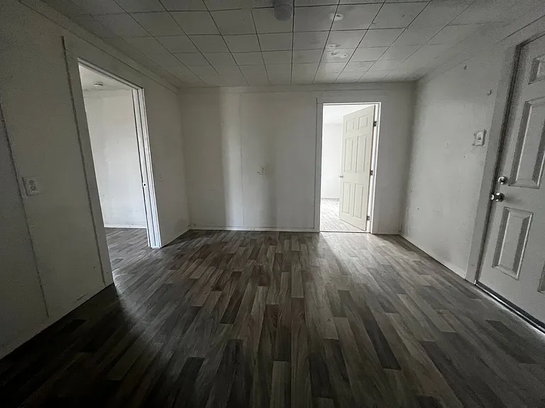 455 W Scott St — Photo 5