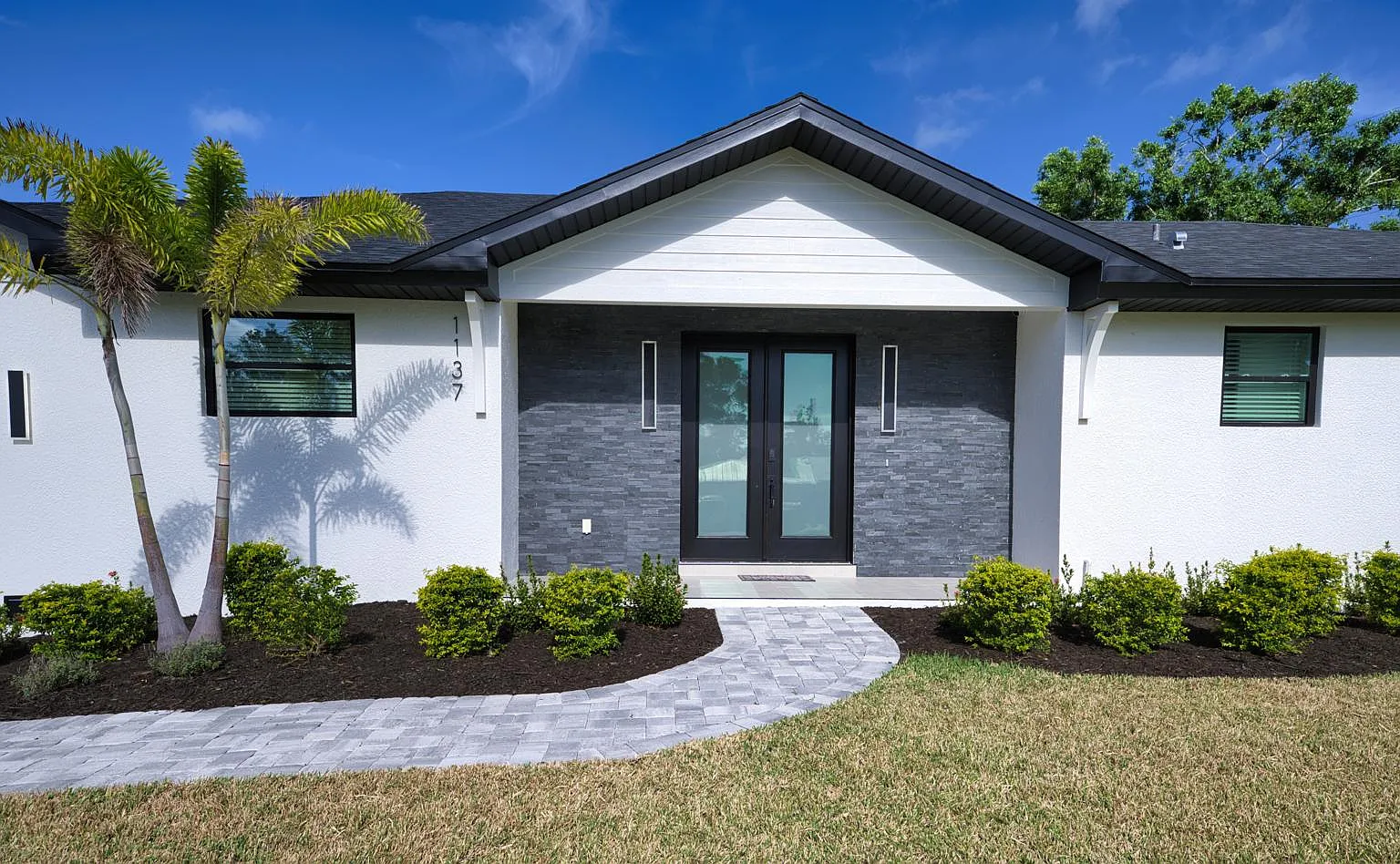 3 bed, 2247 sqft, $3,395 — Photo 3
