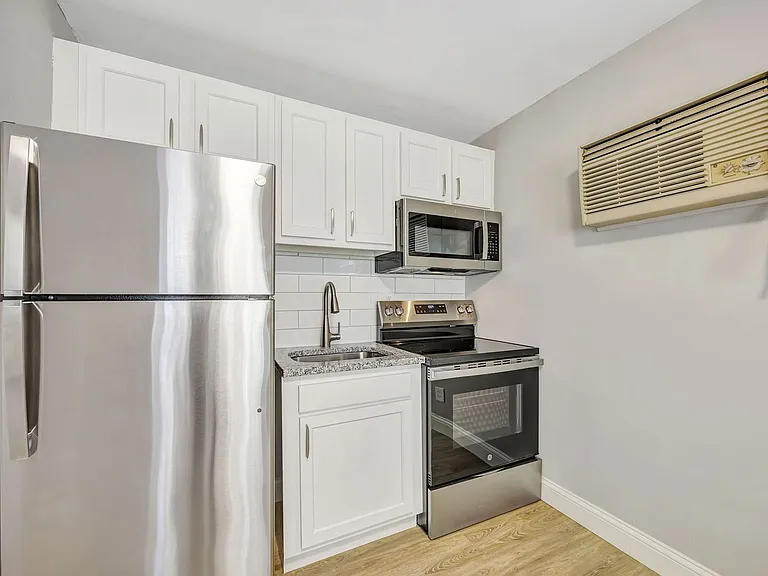 Twin Terrace Apartments — Photo 7