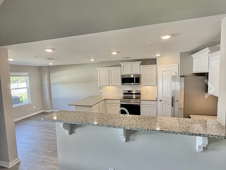 366 Ezra St — Photo 8