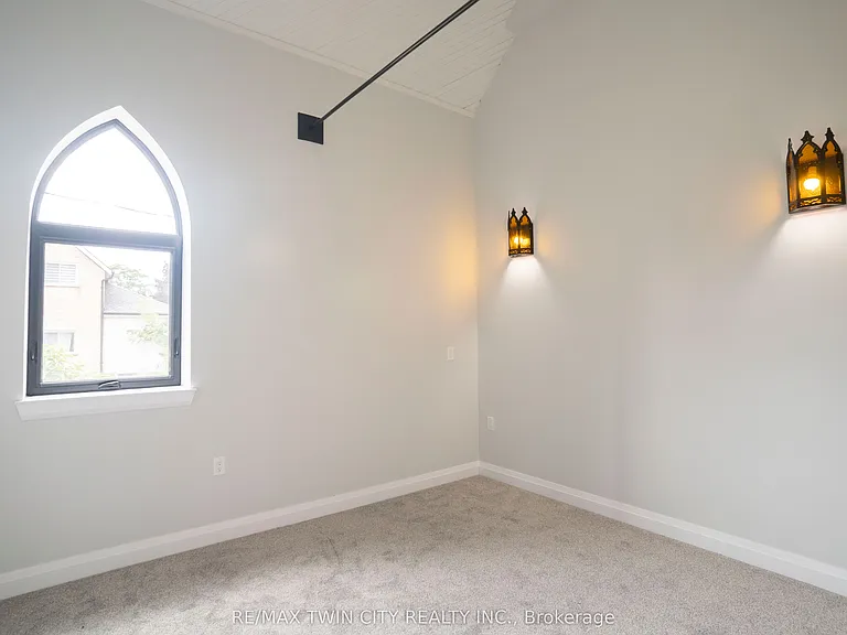 130 Elgin St #5 — Photo 11