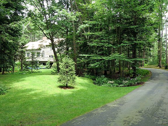 Long, private Driveway