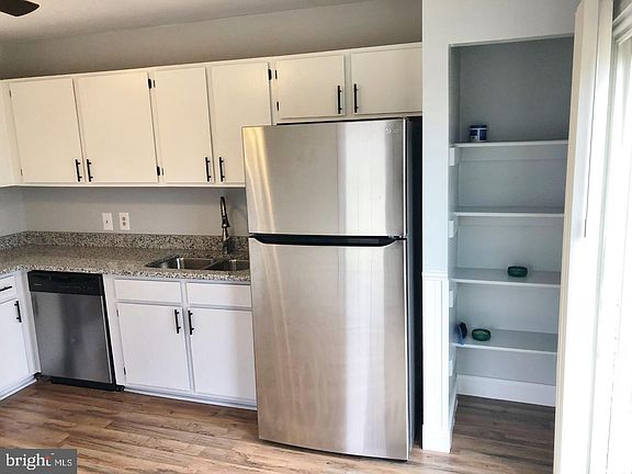 3rd image of 101 Madison Ct