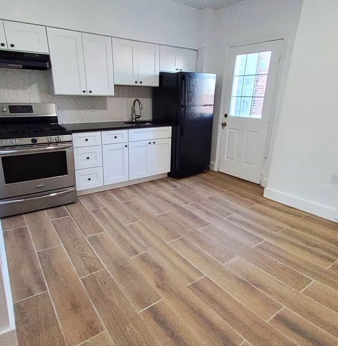 3 bed, 1100 sqft, $2,850 — Photo 1