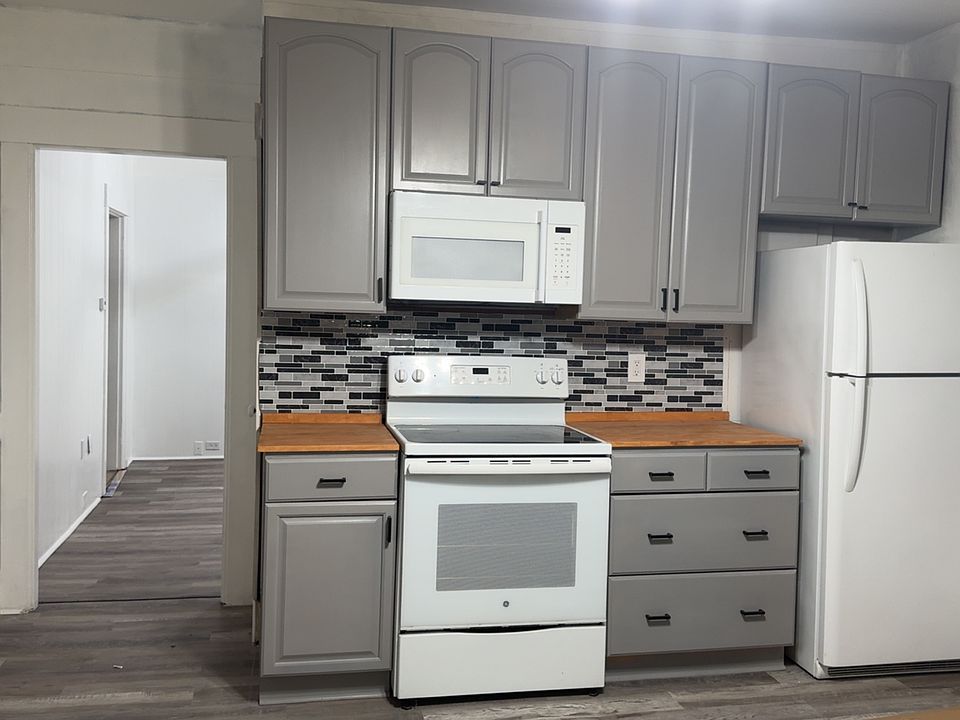 2nd image of 182 Milk St Floor 1
