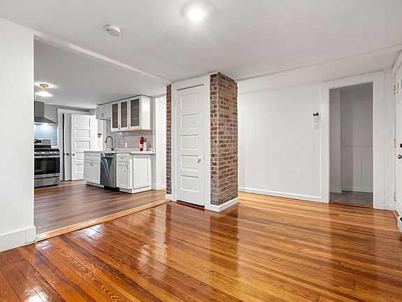 4th image of 10 Daniels St #3