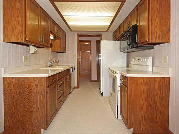 4th image of 720 Eagle Crest Dr #52