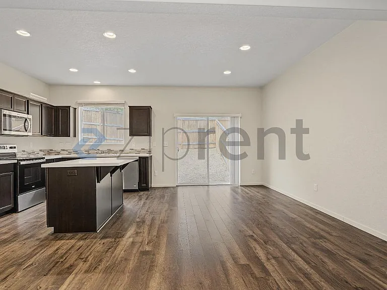 1900 NE 117th Ct — Photo 14