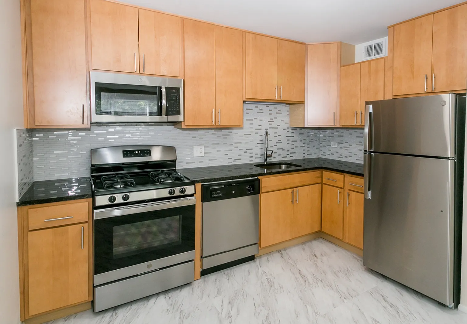 Lotus Gardens Apartments — Photo 2