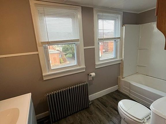5th image of 135 W Ridge St