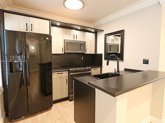 5th image of 3385 Franklin Ave APT B
