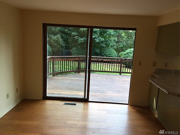 5th image of 11199 Genevieve Pl NE