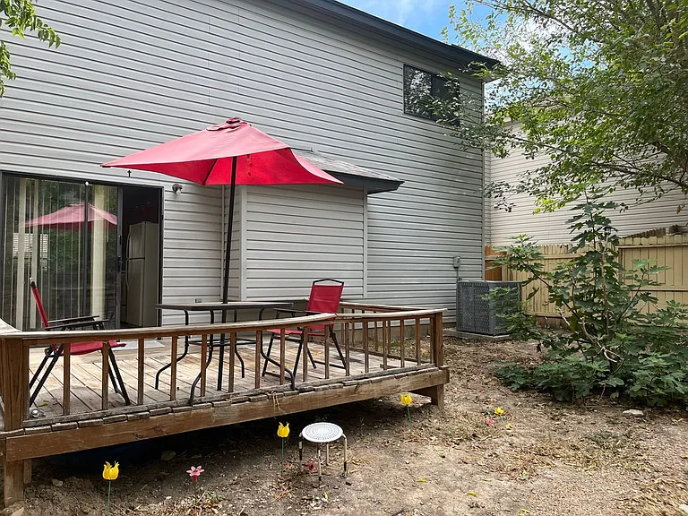 15 McLennan Oak — Photo 25