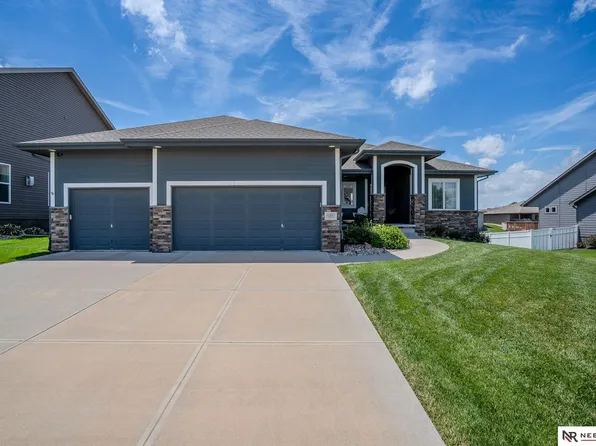 11910 S 212th St, Gretna, NE 68028