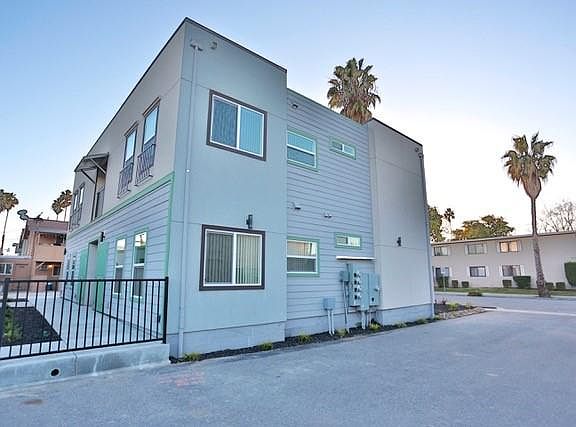 2nd image of 778 Sharmon Palms Ln