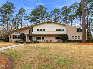 1602 Greenbriar Rd, Kinston, NC 28501