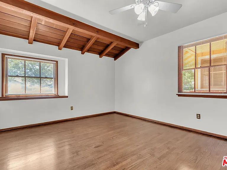 9322 Lasaine Ave — Photo 12