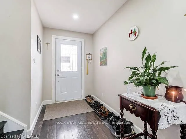 78 Billington Cres #UPPER — Photo 3