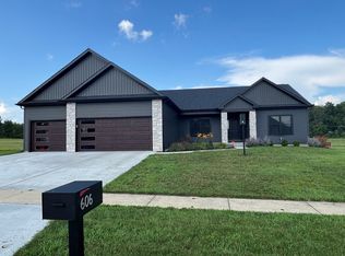 606 Beacon Hill Cir, Urbana, IL 61802