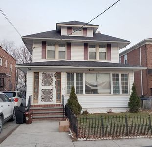 4337 Murray St, Flushing, NY, 11355