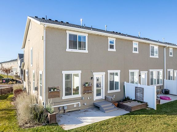 4th image of 618 N Preserve Dr