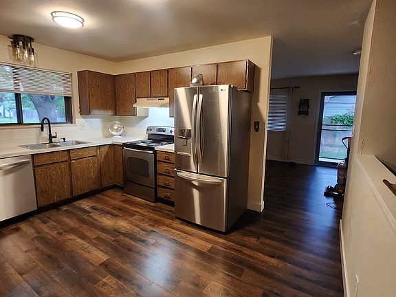 4th image of 1024 Oxford Ln Unit 39