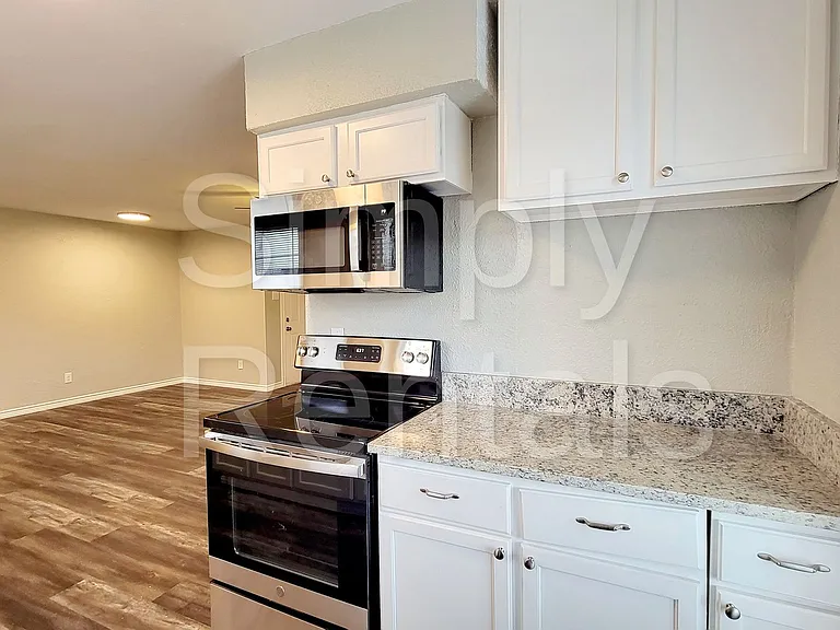 2602 Bliss St — Photo 7