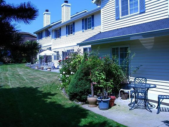 Private & Serene Backyard