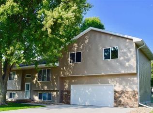 4805 S Drexel Dr, Sioux Falls, SD 57106