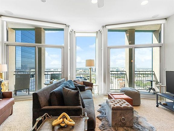 3rd image of 500 Throckmorton St APT 1407
