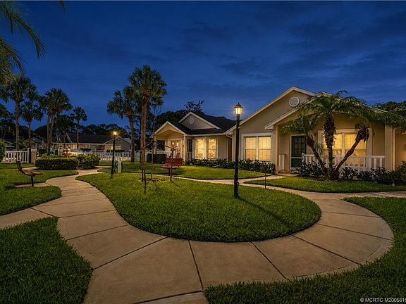 3rd image of 619 NW San Remo Cir