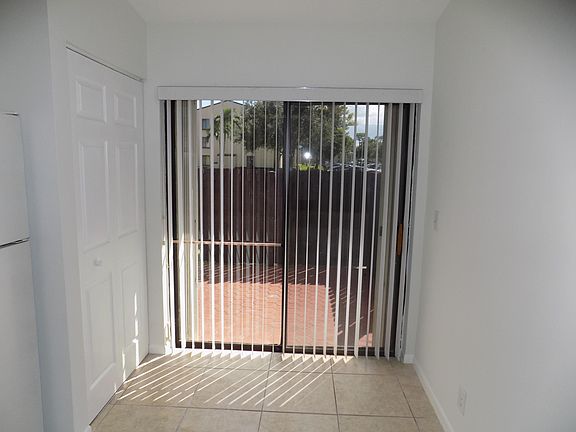 4th image of 620 Sea Pine Way APT A
