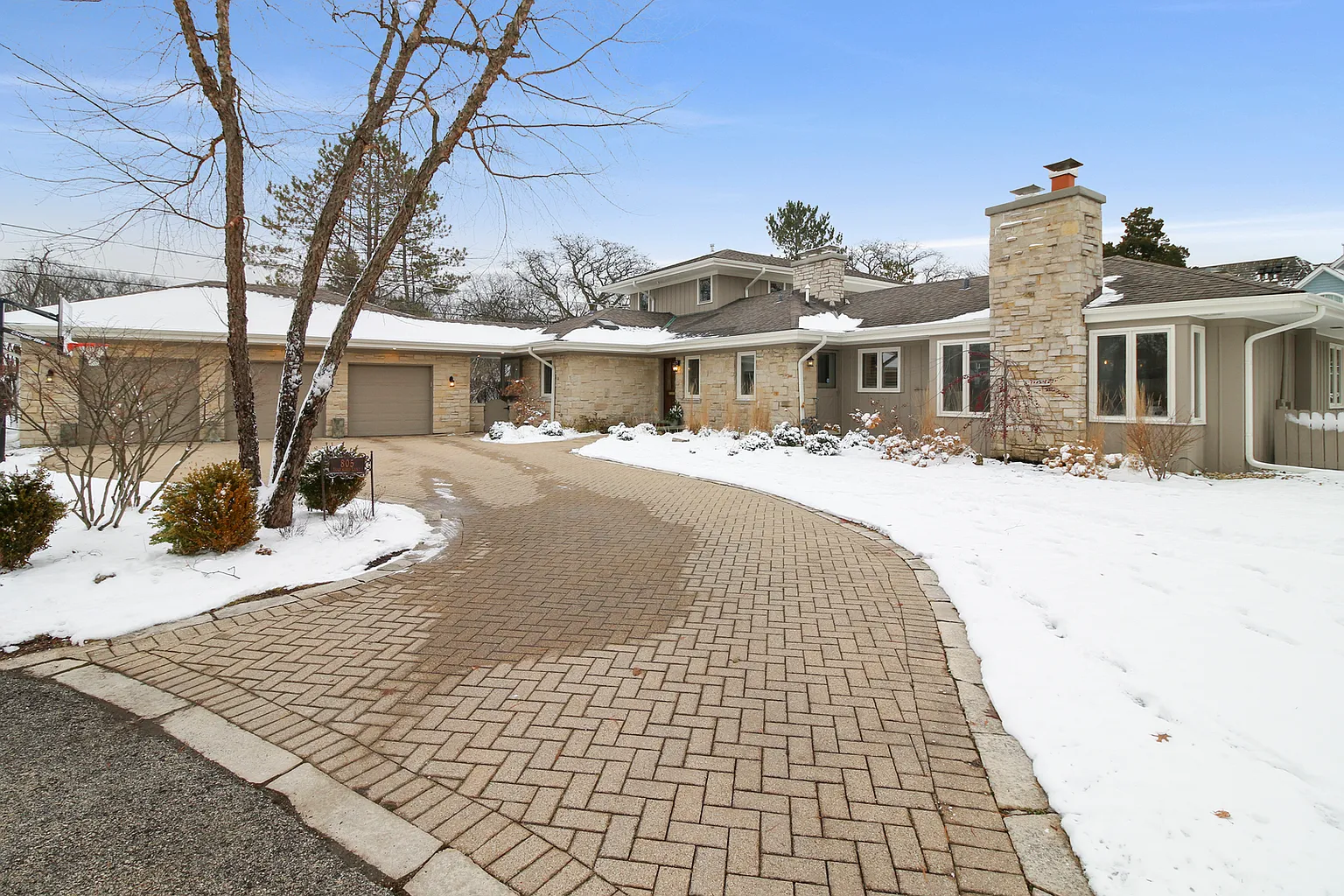 805 Edgewood Ln photo 1