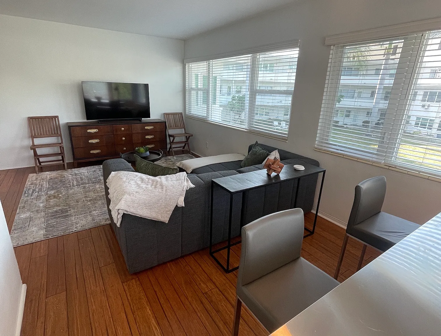 2 bed, 900 sqft, $2,000 — Photo 4