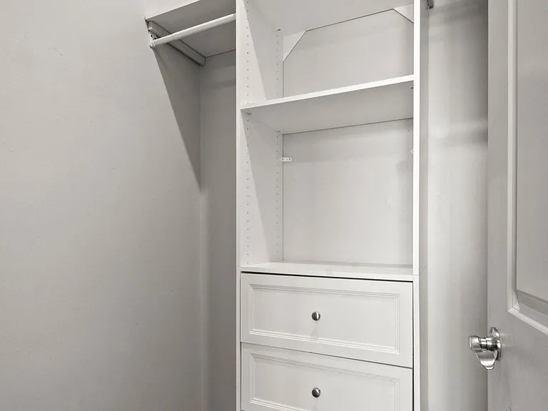 State Street Flats Apartments Closet