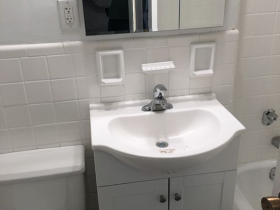 5th image of 435 W 57th St APT 2S