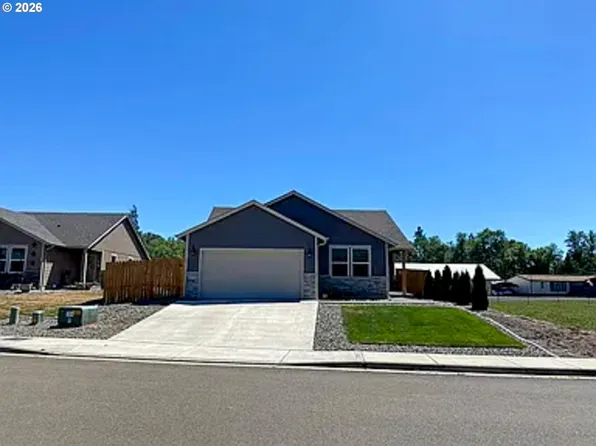 165 Collins Rd, Winston, OR 97496