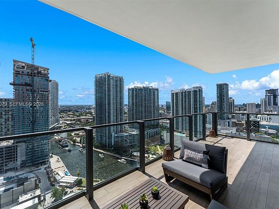 4th image of 68 SE 6th St APT 2612
