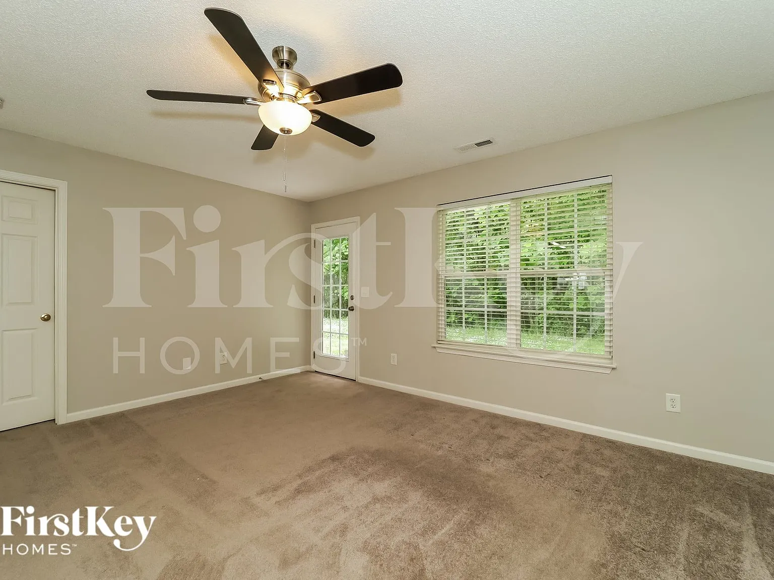 3 bed, 2.0 bath, 1192 sqft, $1,965 — Photo 3