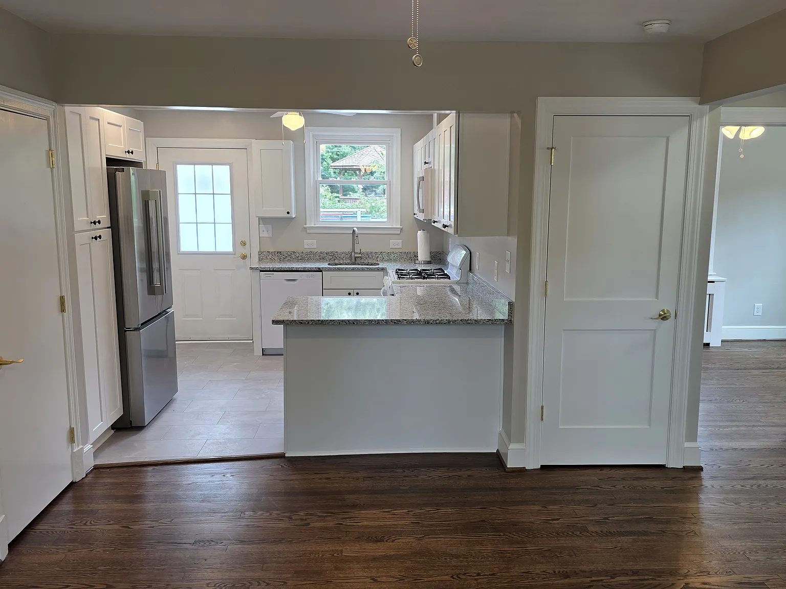 2 bed, 725 sqft, $2,050 — Photo 4