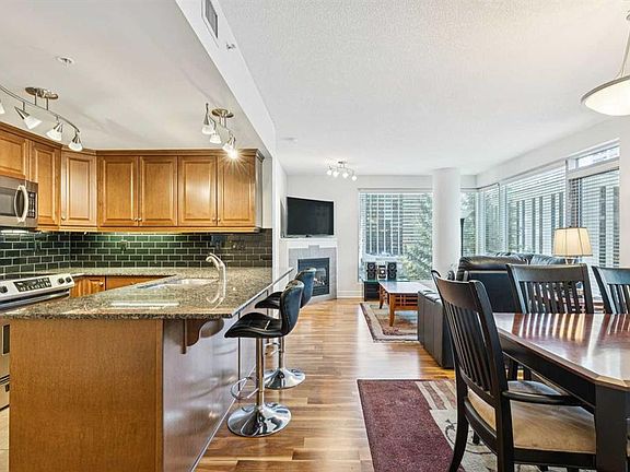 4th image of 910 SE 5th Ave SW #807