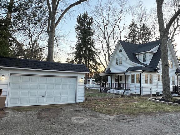 4th image of 2401 Oakland Dr