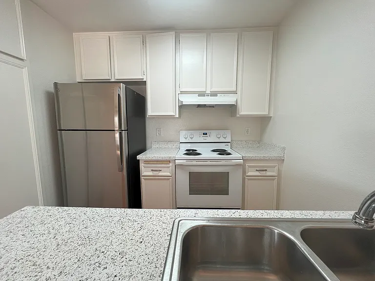 1389 E Lexington Ave E — Photo 10